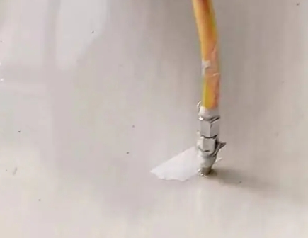 蚌山瓷砖空鼓维修公司专业解答在瓷砖铺贴过程中，如果使用的砂料过粗（如全部使用了粗砂），可能会导致以下问题